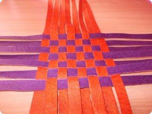 How to weave a Paper Basket?